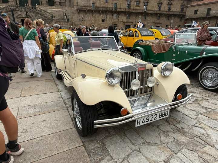 XIV Concentración Jornadas Patrimonio Vehículos Históricos Compostela Monumental