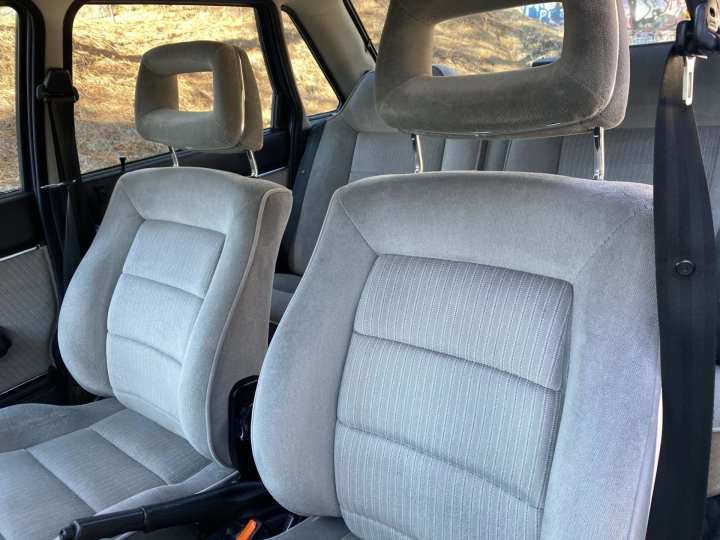 El modelo de Audi 4000 S Quattro muestro en estas fotos.