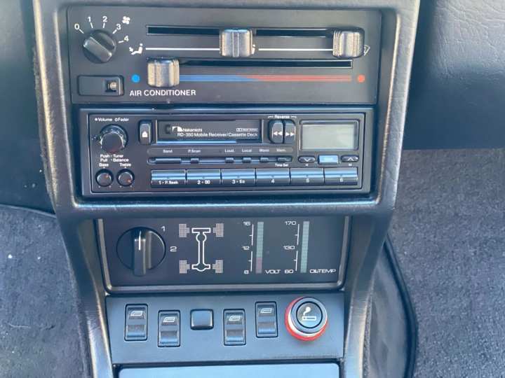 El modelo de Audi 4000 S Quattro muestro en estas fotos.