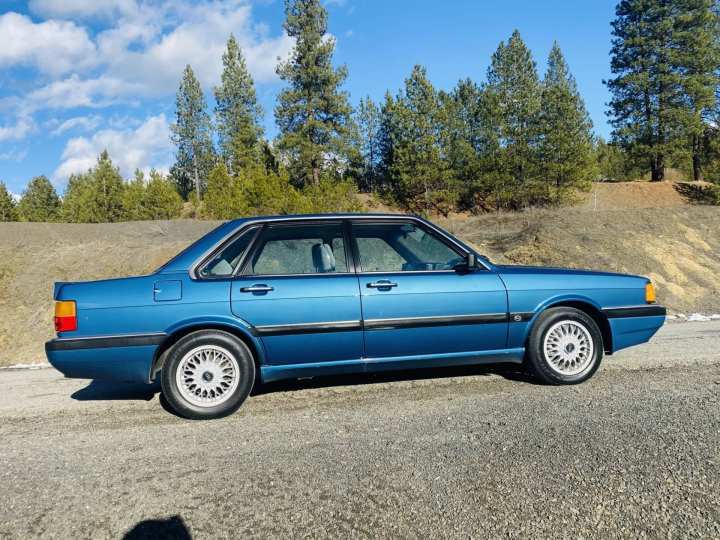 El modelo de Audi 4000 S Quattro muestro en estas fotos.