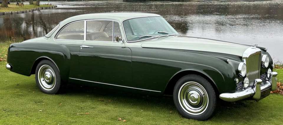 Puesta en linea de marcha de este modelo de  Bentley S2 Continental.
