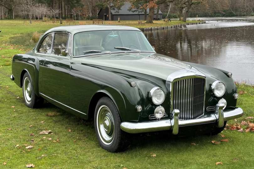 Puesta en linea de marcha de este modelo de  Bentley S2 Continental.
