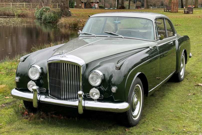 Puesta en linea de marcha de este modelo de  Bentley S2 Continental.