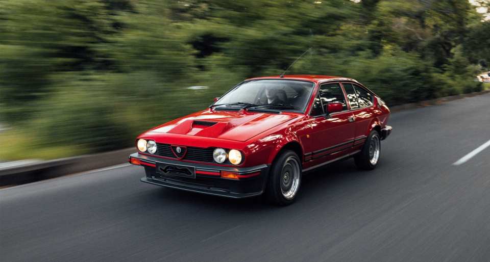 El Alfa Romeo GTV 6 en esos aspectos fascinantes.