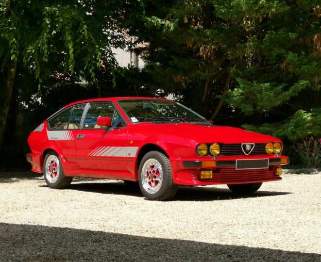 El Alfa Romeo GTV 6 en esos aspectos fascinantes.